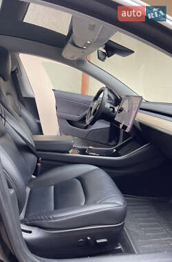Седан Tesla Model 3 2020 в 