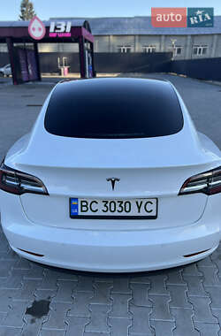 Седан Tesla Model 3 2022 в Львове