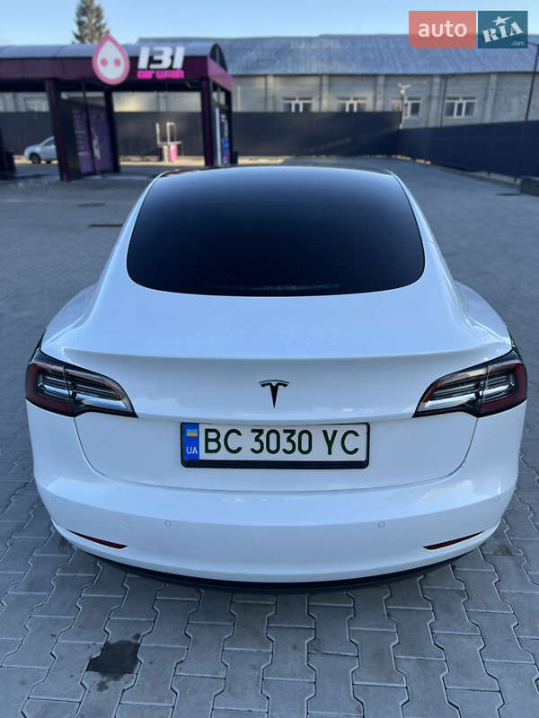 Седан Tesla Model 3 2022 в Львові