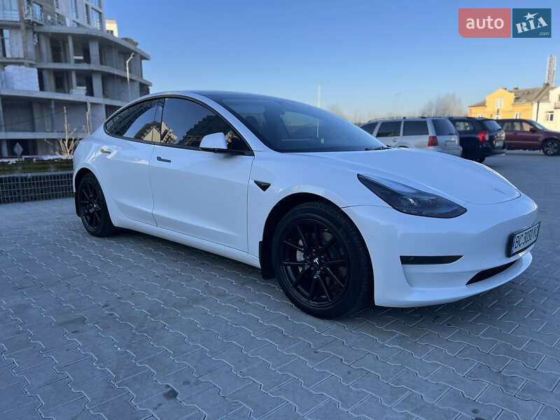 Седан Tesla Model 3 2022 в Львові