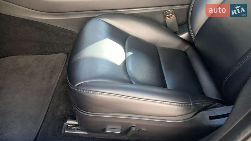 Седан Tesla Model 3 2019 в Києві