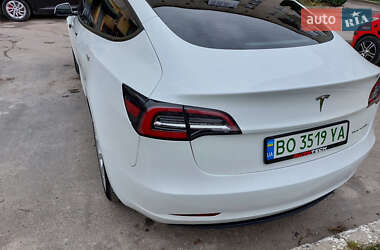 Седан Tesla Model 3 2021 в 