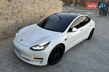 Седан Tesla Model 3 2022 в 