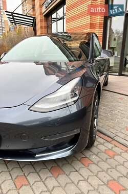 Седан Tesla Model 3 2019 в 