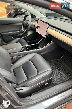 Седан Tesla Model 3 2019 в 