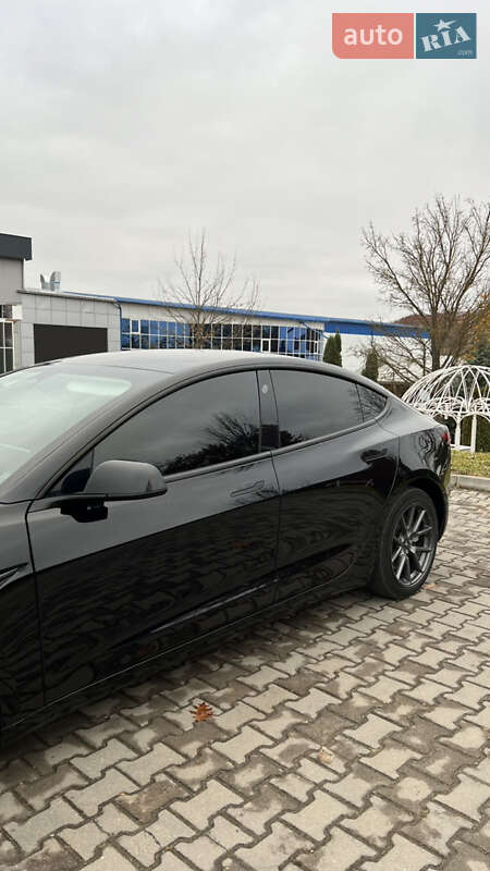 Седан Tesla Model 3 2022 в Чернівцях