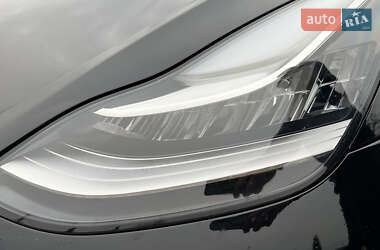 Седан Tesla Model 3 2022 в 