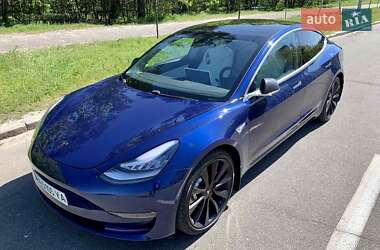 Седан Tesla Model 3 2019 в Киеве