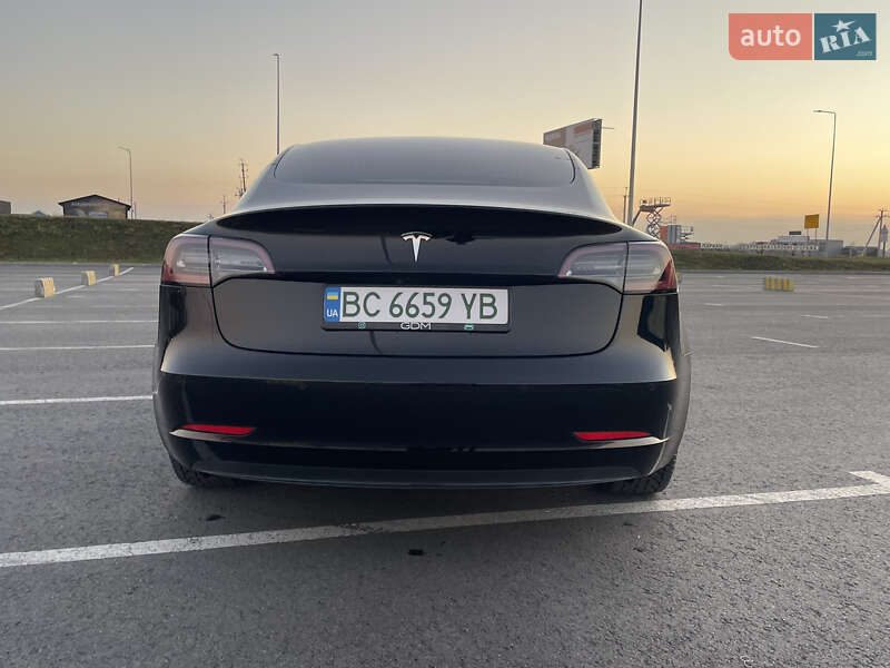 Седан Tesla Model 3 2019 в Львові
