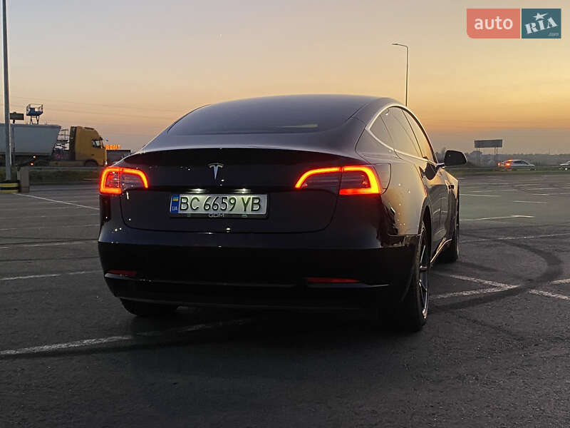 Седан Tesla Model 3 2019 в Львові
