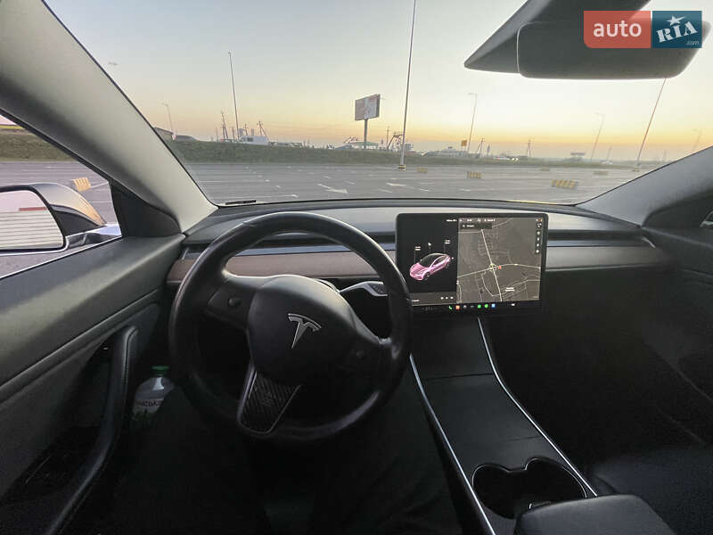 Седан Tesla Model 3 2019 в Львові