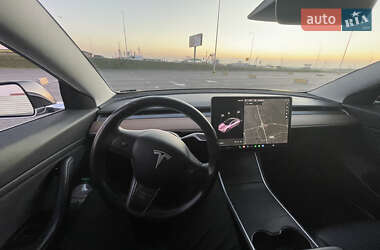 Седан Tesla Model 3 2019 в 
