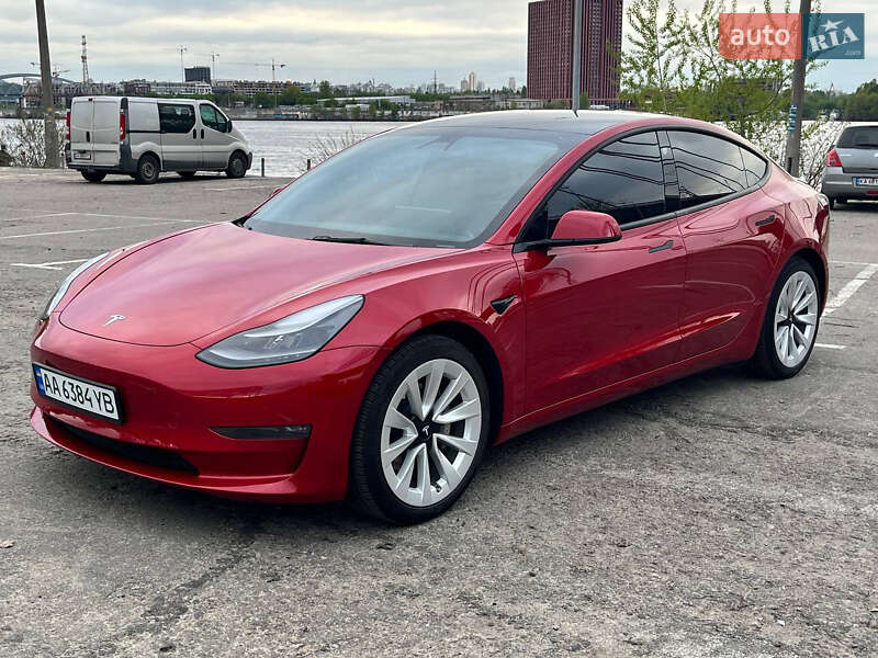 Седан Tesla Model 3 2022 в Киеве