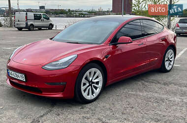 Седан Tesla Model 3 2022 в 