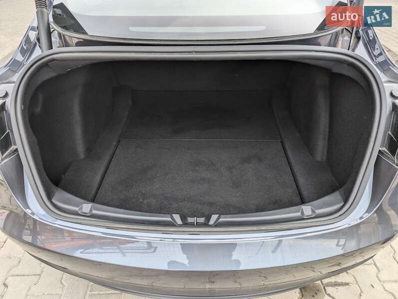 Седан Tesla Model 3 2020 в Луцьку