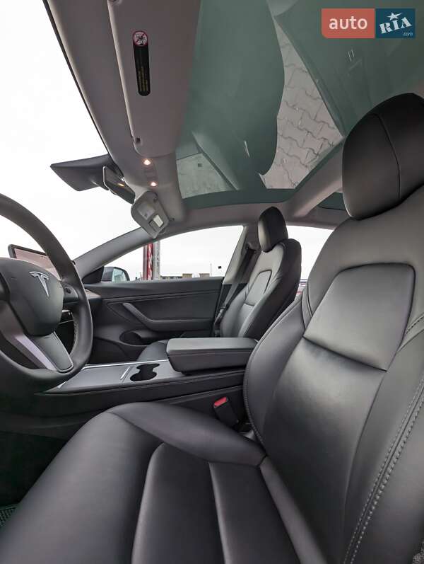 Седан Tesla Model 3 2020 в Луцьку