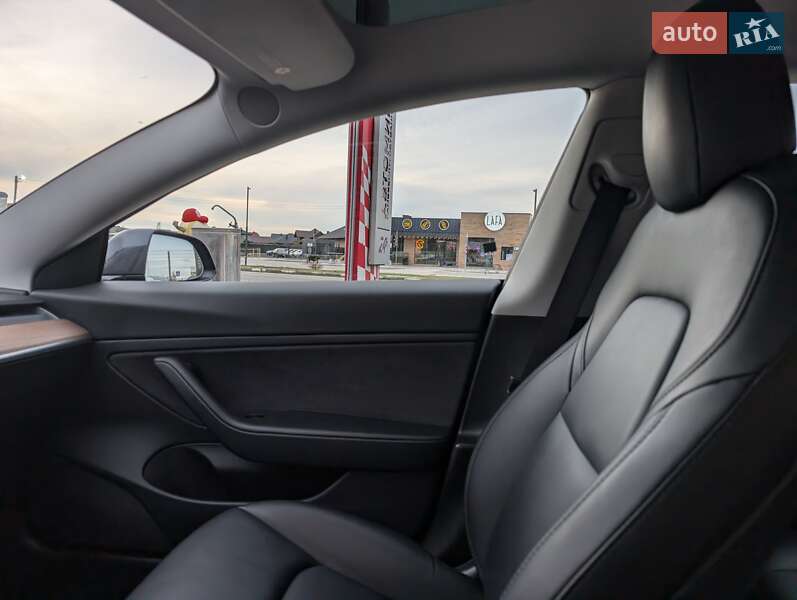 Седан Tesla Model 3 2020 в Луцьку