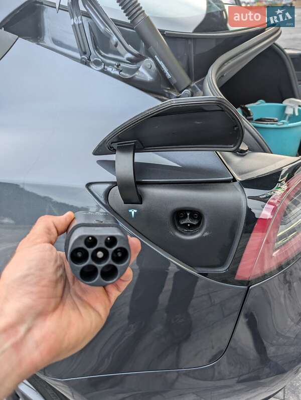 Седан Tesla Model 3 2020 в Луцьку