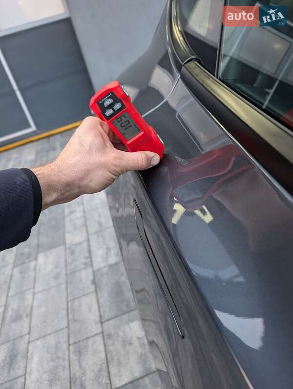 Седан Tesla Model 3 2020 в Луцьку