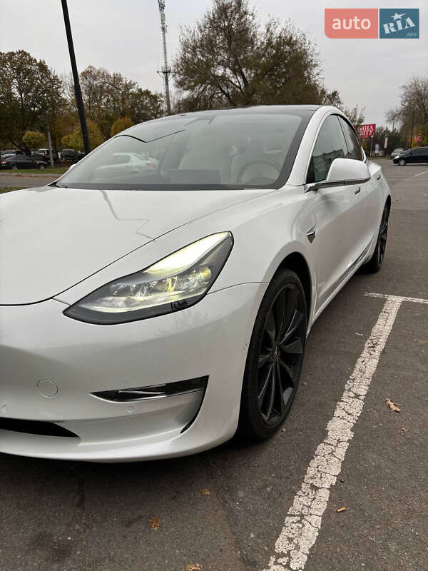 Седан Tesla Model 3 2019 в Запоріжжі
