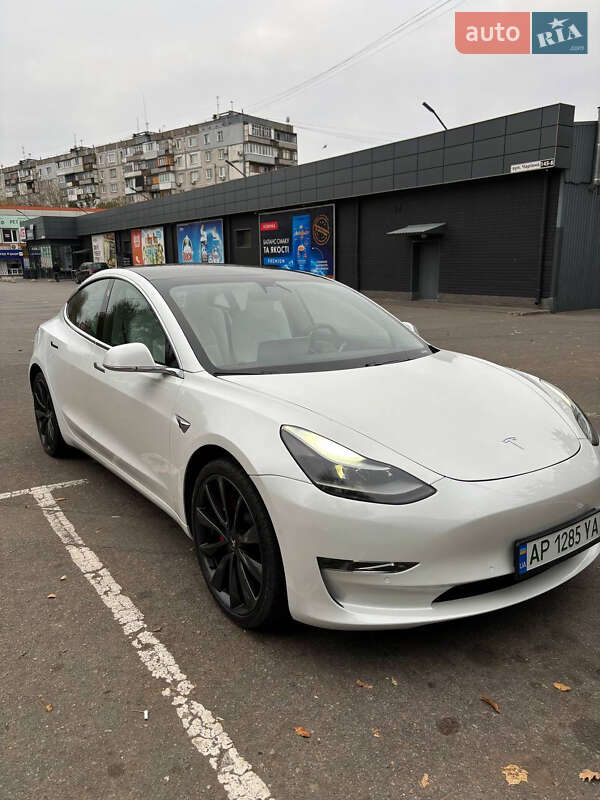 Седан Tesla Model 3 2019 в Запоріжжі