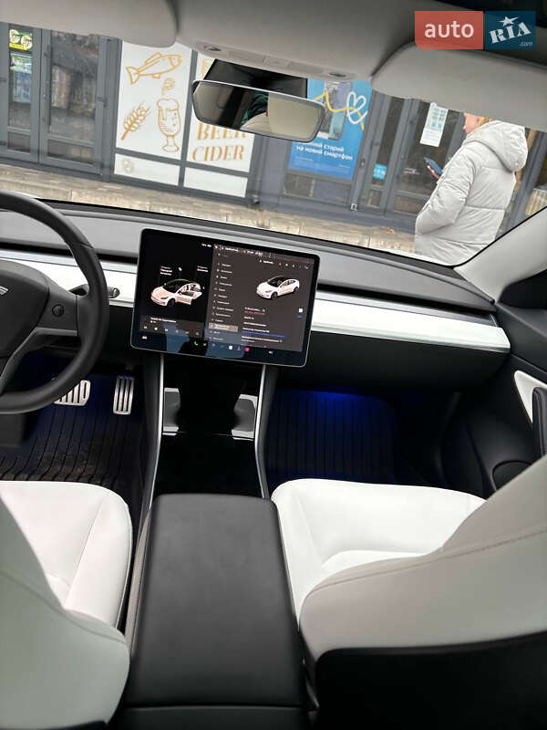 Седан Tesla Model 3 2019 в Запоріжжі