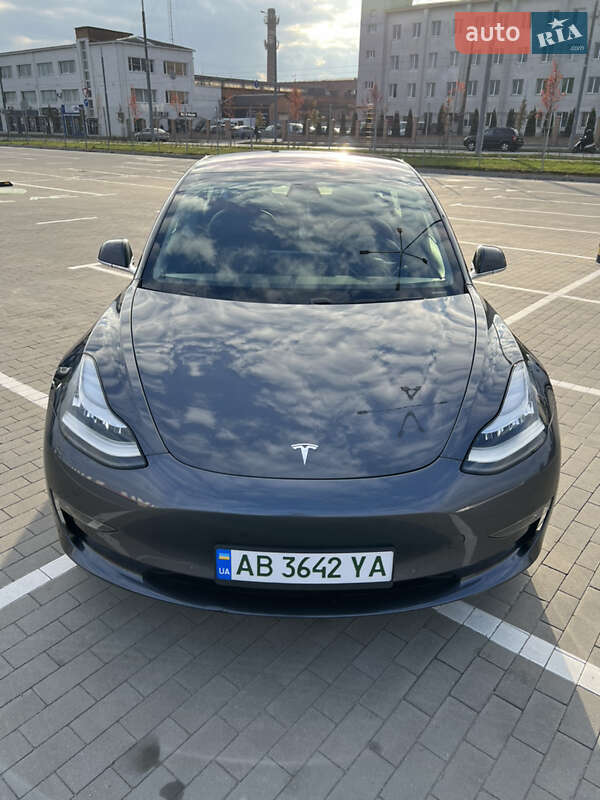 Седан Tesla Model 3 2018 в Виннице