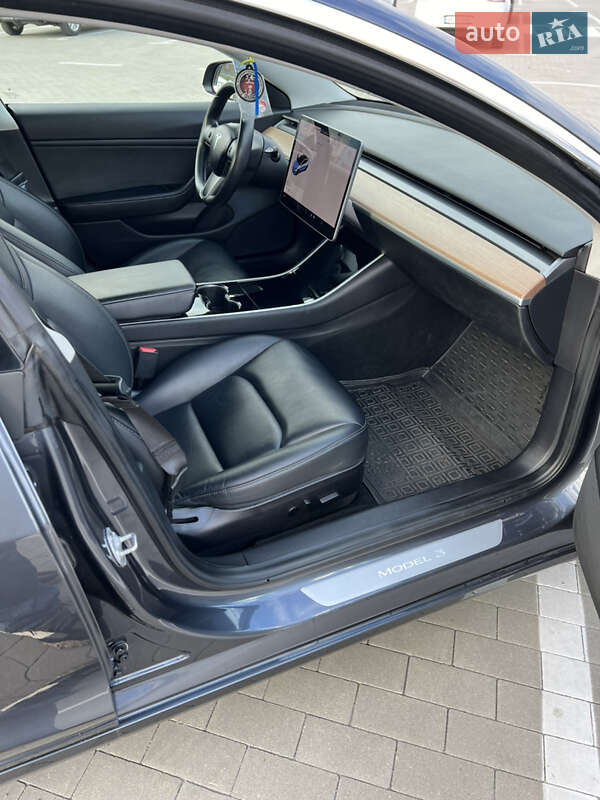 Седан Tesla Model 3 2018 в Виннице