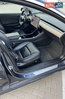 Седан Tesla Model 3 2018 в 