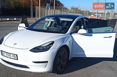 Седан Tesla Model 3 2019 в Львове