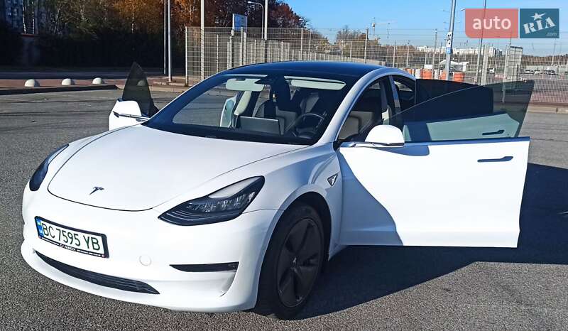 Седан Tesla Model 3 2019 в Львове