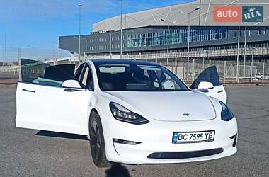 Седан Tesla Model 3 2019 в Львове