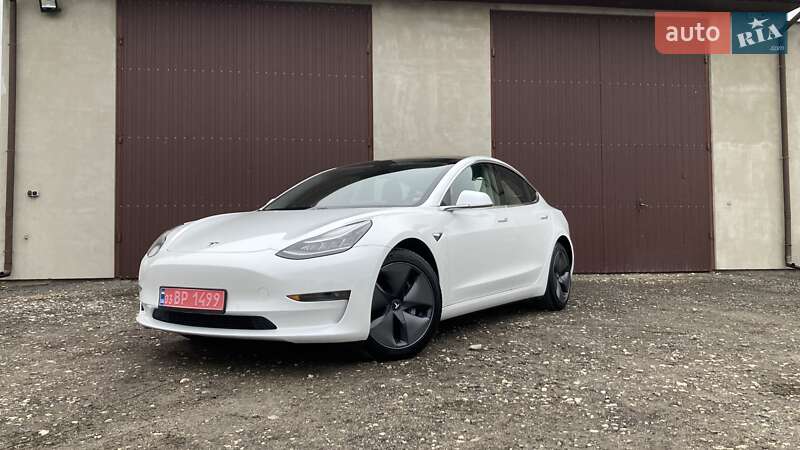 Седан Tesla Model 3 2020 в Луцьку