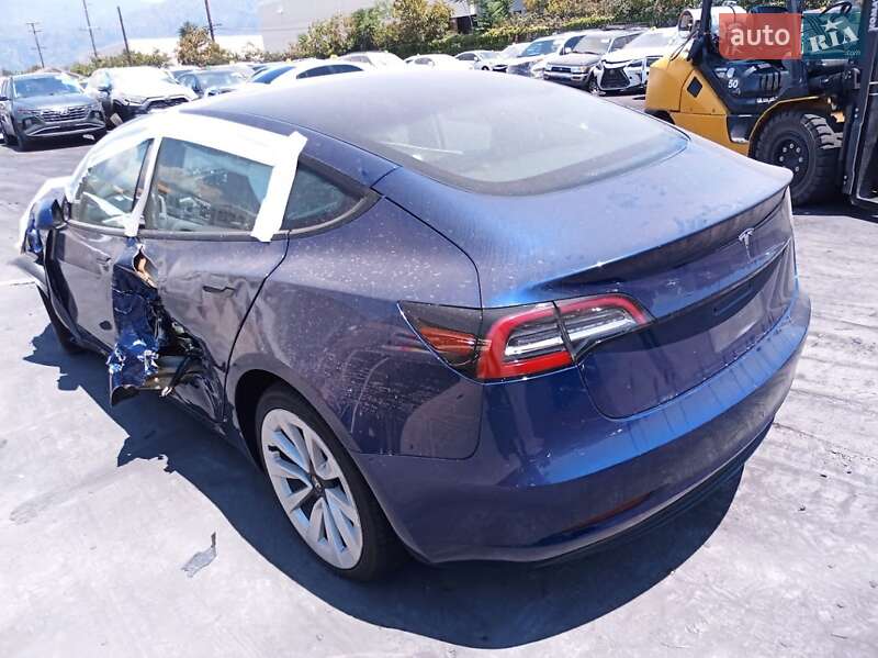 Седан Tesla Model 3 2023 в Виннице