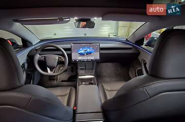 Седан Tesla Model 3 2023 в 