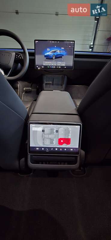 Седан Tesla Model 3 2023 в Днепре