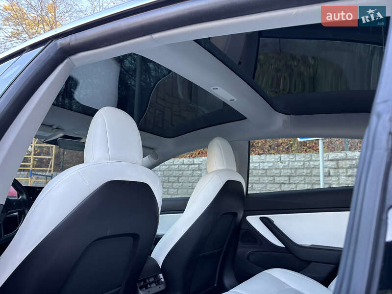 Седан Tesla Model 3 2019 в Киеве