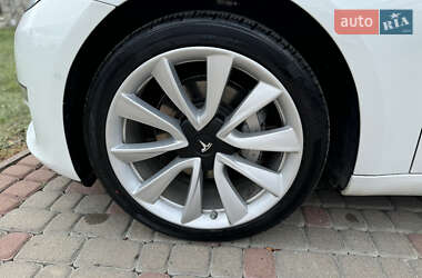 Седан Tesla Model 3 2020 в Калуше