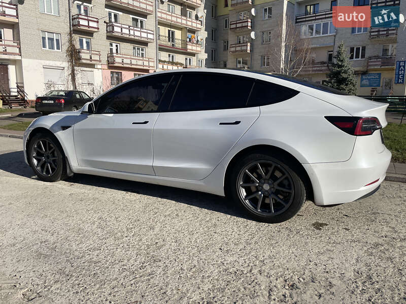 Седан Tesla Model 3 2020 в Самборе