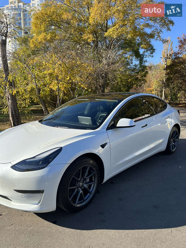 Седан Tesla Model 3 2022 в Одессе