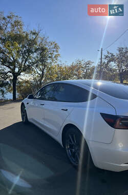 Седан Tesla Model 3 2022 в 