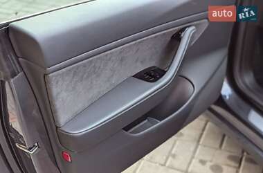 Седан Tesla Model 3 2019 в 
