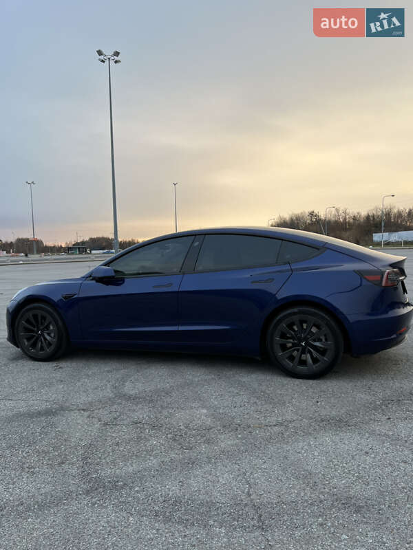 Седан Tesla Model 3 2022 в Львові