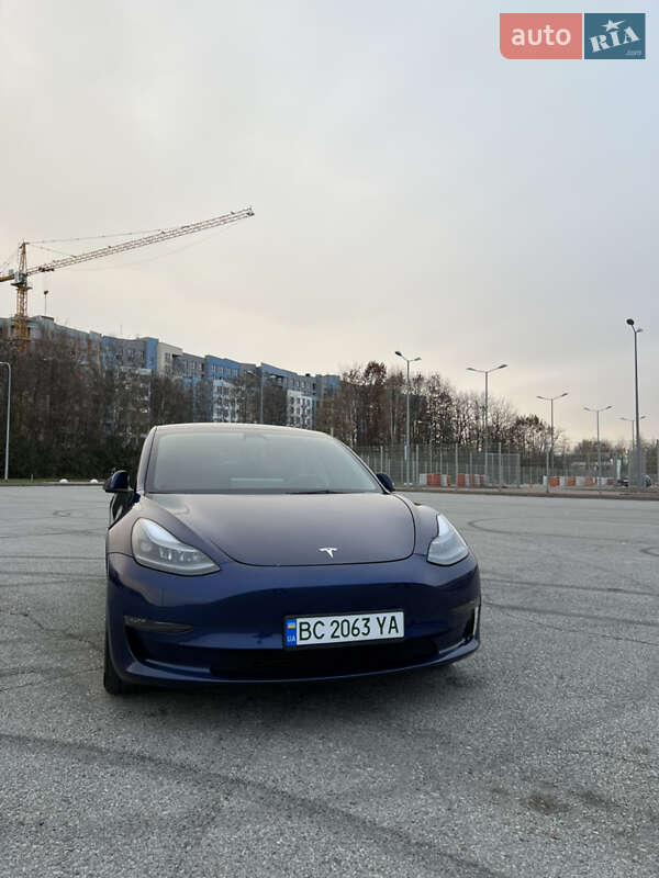 Седан Tesla Model 3 2022 в Львові