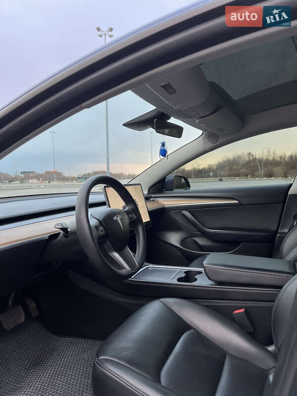 Седан Tesla Model 3 2022 в Львові