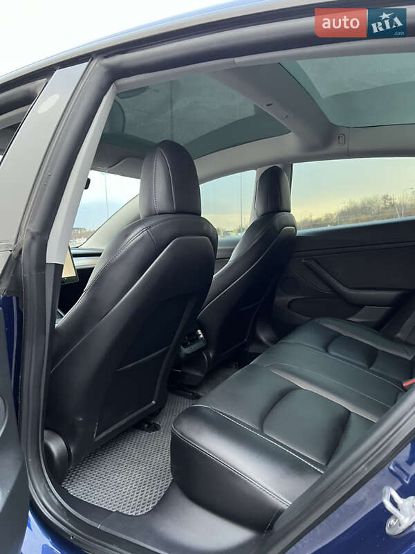 Седан Tesla Model 3 2022 в Львові