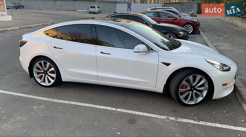 Седан Tesla Model 3 2019 в Львове
