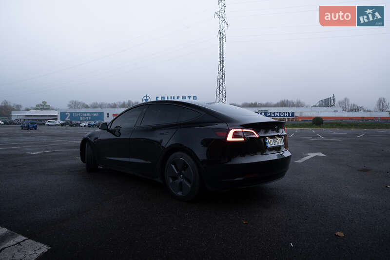 Седан Tesla Model 3 2023 в Ужгороде