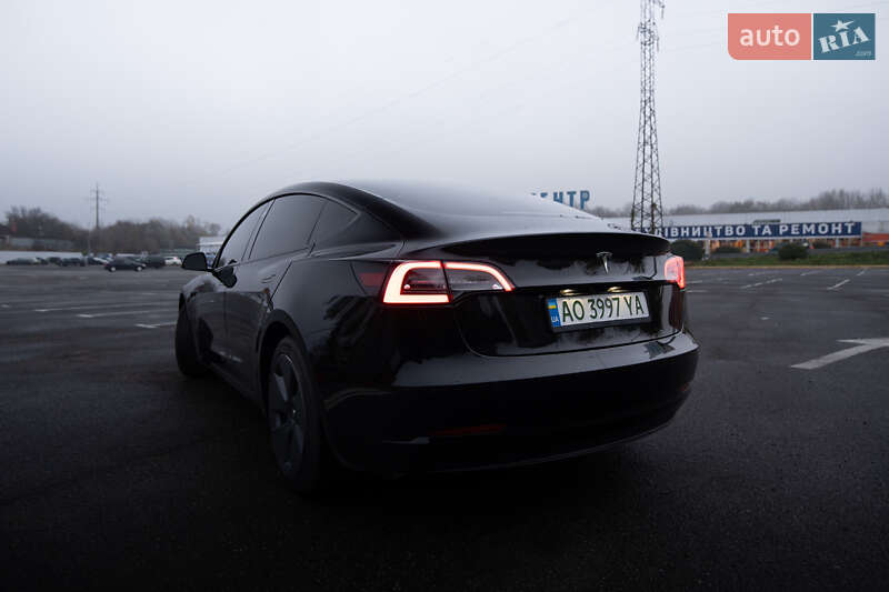 Седан Tesla Model 3 2023 в Ужгороде