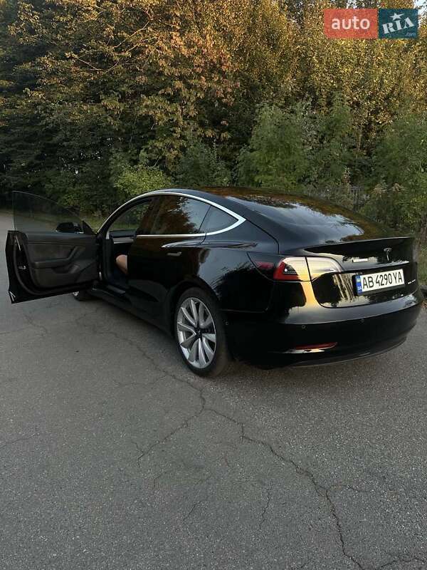 Седан Tesla Model 3 2020 в Виннице